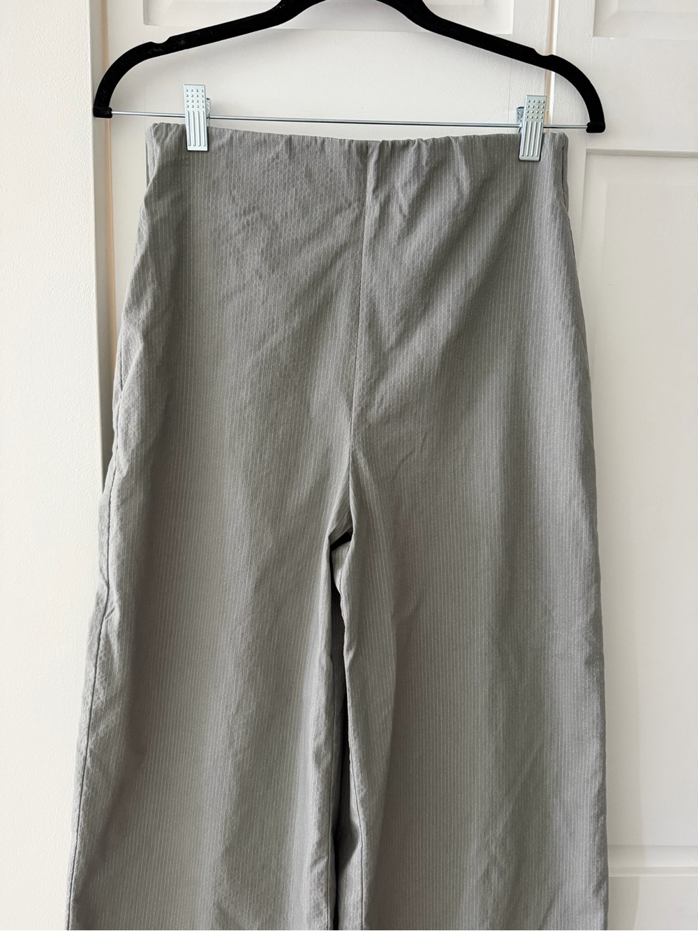 Grey Pinstripe High-Rise Wide Leg Elastic Waist Cropped Pants Like new - Picture 4 of 11